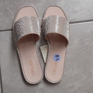 NWOT Cute shiny sandals